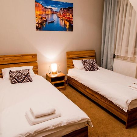 Hotel - Restauracja Platan Сендзішув-Малопольський Екстер'єр фото