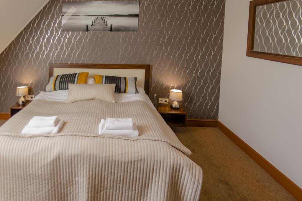 Hotel - Restauracja Platan Сендзішув-Малопольський Екстер'єр фото