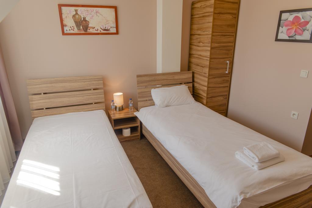 Hotel - Restauracja Platan Сендзішув-Малопольський Екстер'єр фото