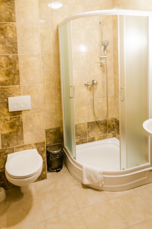 Hotel - Restauracja Platan Сендзішув-Малопольський Екстер'єр фото
