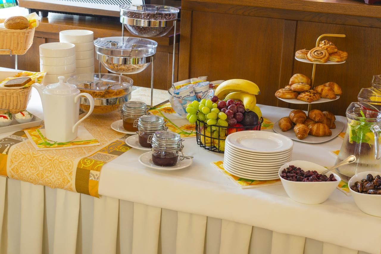 Hotel - Restauracja Platan Сендзішув-Малопольський Екстер'єр фото