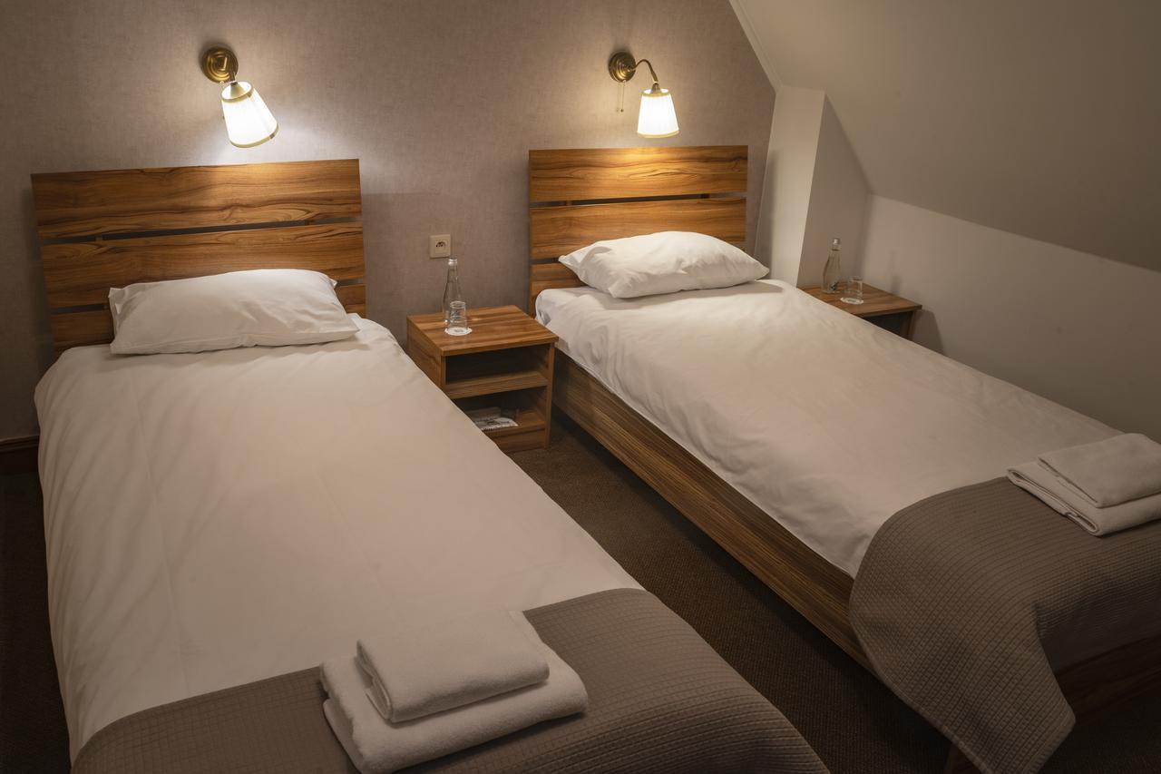 Hotel - Restauracja Platan Сендзішув-Малопольський Екстер'єр фото